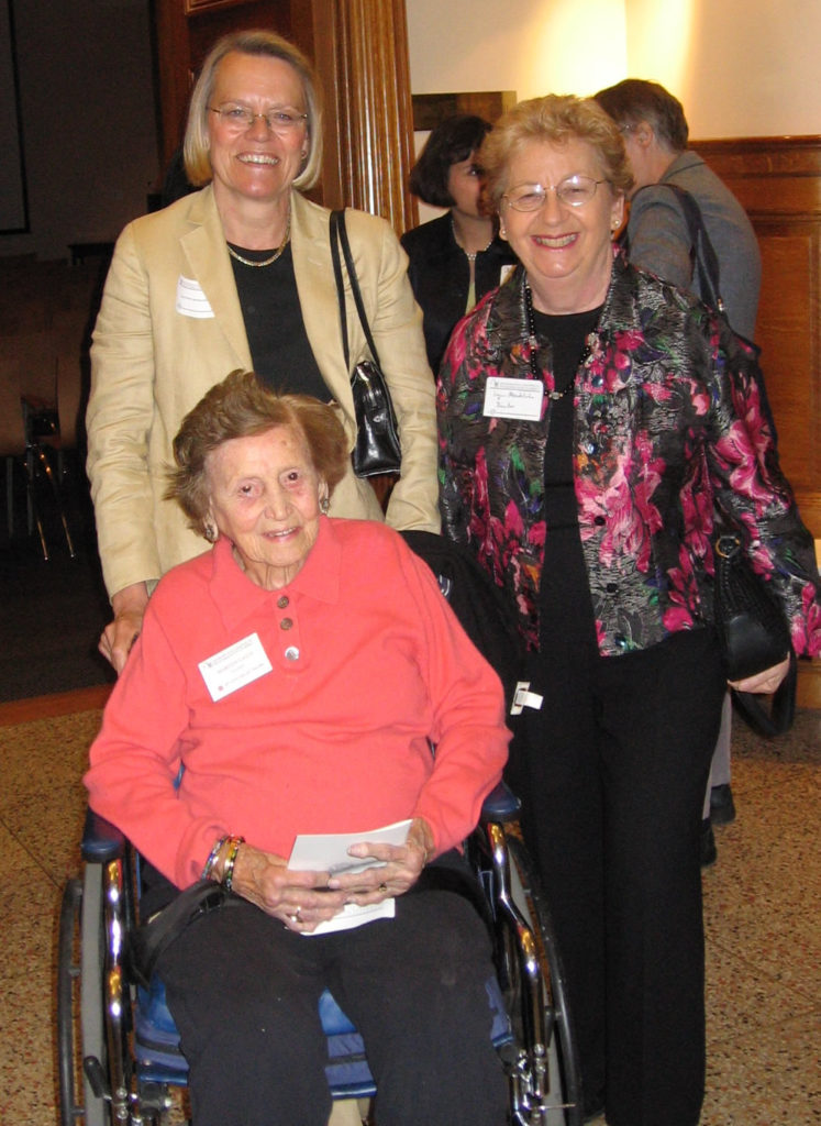 Margot Gayle with VSA member Franny Eberhart and VSA Board Member Joyce Mendelson